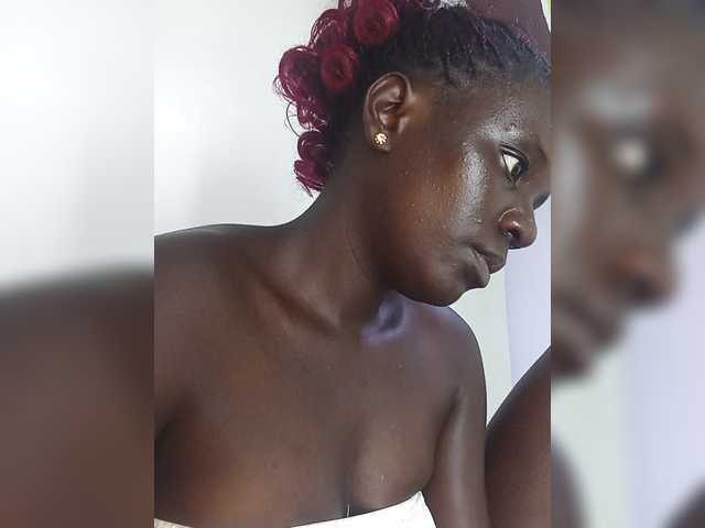 Ariannavee live cam on BongaCams