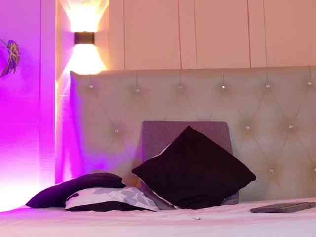 lesly-tavarez webcam