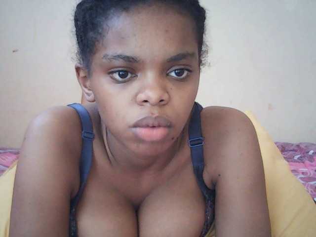 le modèle BustyDebbie est en webcam porno dans un show sur le site bongacams, il possède les tags suivants: Ebony,Brunette,Hairy