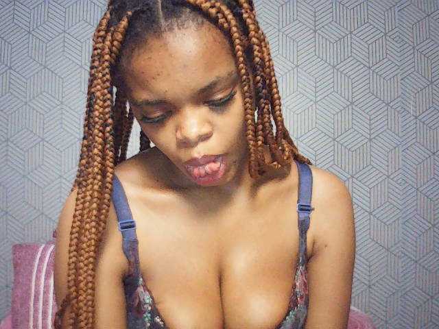 BustyDebbie live cam on BongaCams