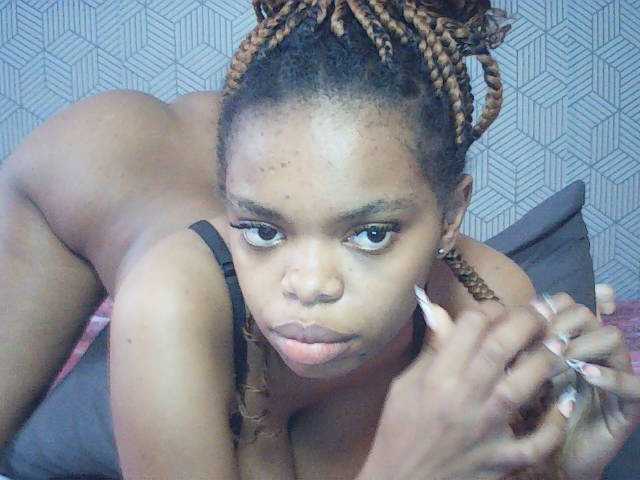BustyDebbie live cam on BongaCams