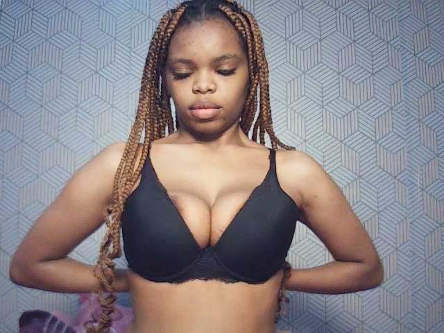 BustyDebbie live cam on BongaCams