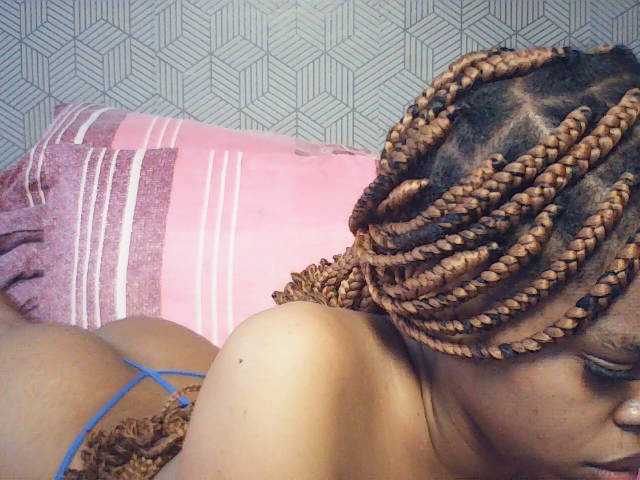 BustyDebbie live cam on BongaCams