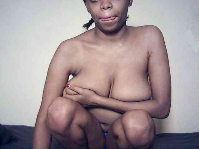 BustyDebbie webcam