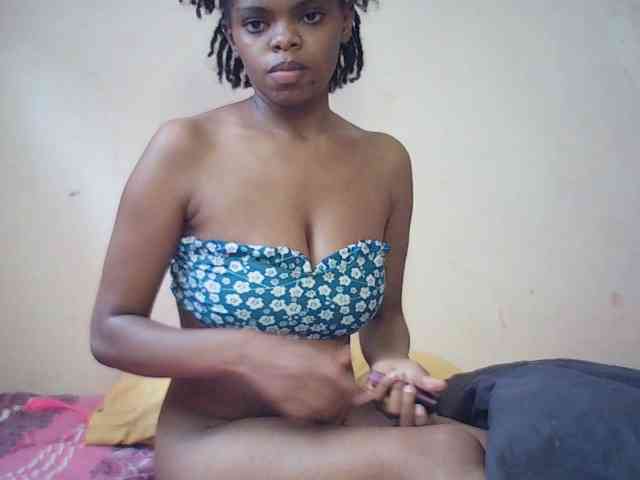 BustyDebbie webcam