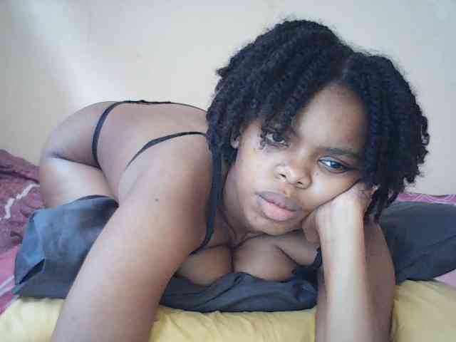 BustyDebbie webcam