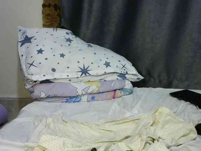 Comfort2a Live Webcam on BongaCams