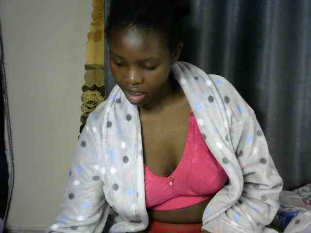 Comfort2a Live Webcam on BongaCams