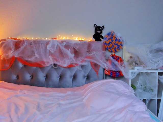 HottyAlba live cam on BongaCams