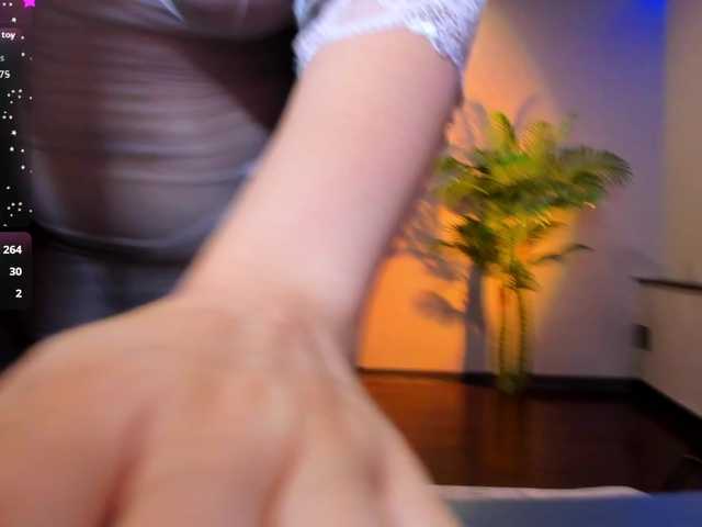 HottyAlba live cam on BongaCams