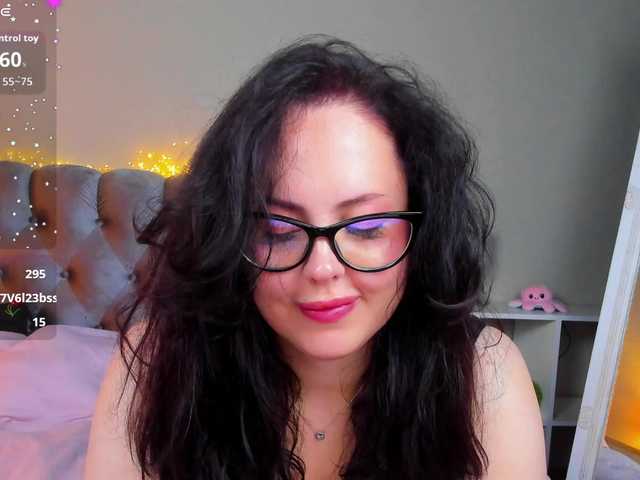 HottyAlba live webcam show