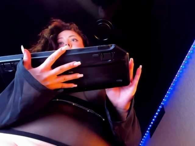 HottyAlba's BongaCams show and profile