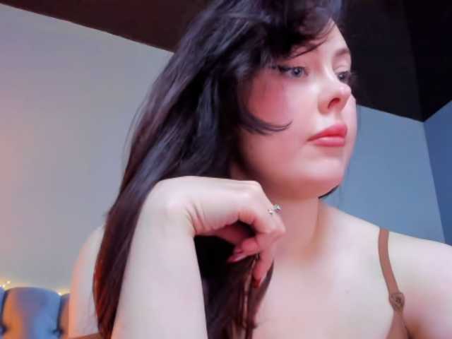 HottyAlba live cam on BongaCams