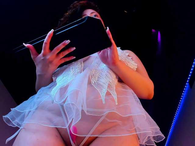 HottyAlba's BongaCams show and profile