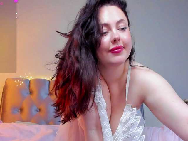 HottyAlba live cam on BongaCams