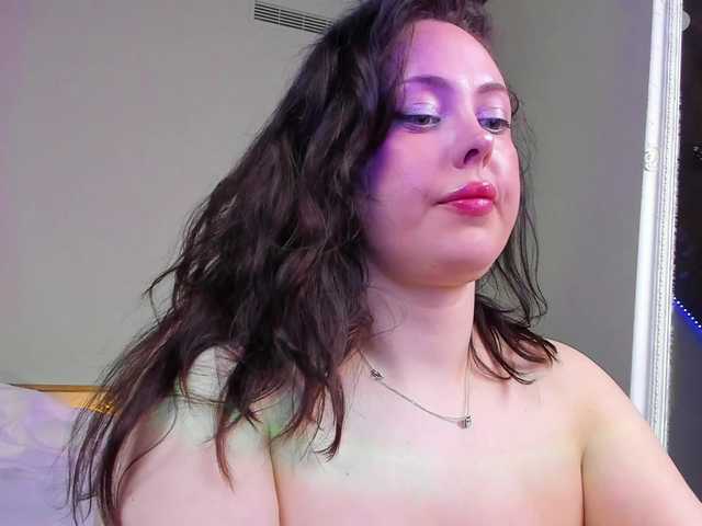 le modèle HottyAlba est en webcam porno dans un show sur le site bongacams, il possède les tags suivants: White/Caucasian,Brunette,Shaved
