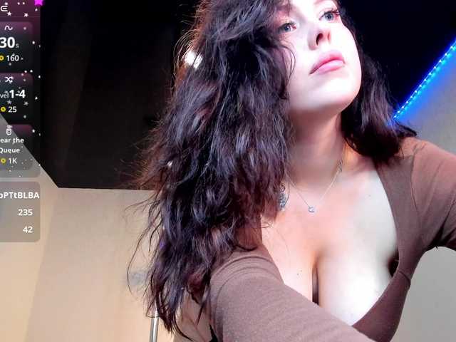 HottyAlba live cam on BongaCams