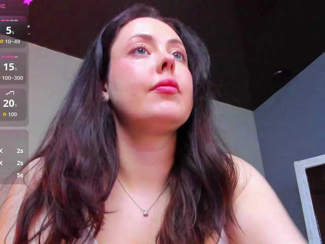 HottyAlba live cam preview