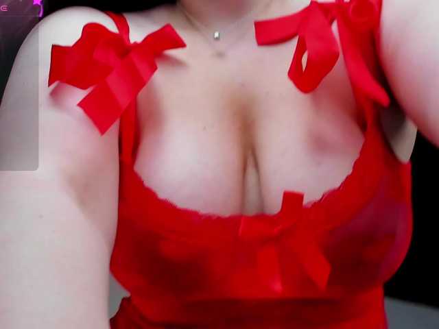 HottyAlba live cam preview