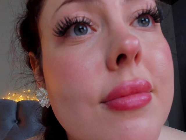 HottyAlba live cam on BongaCams