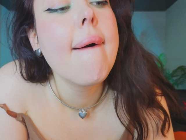 HottyAlba live cam on BongaCams