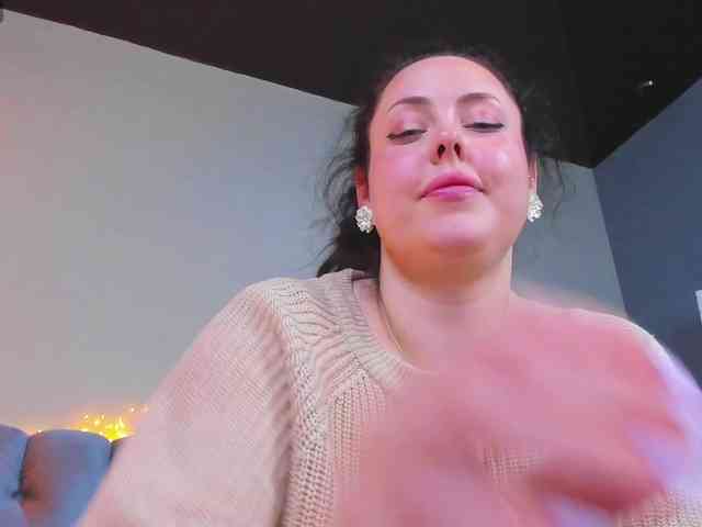 HottyAlba webcam