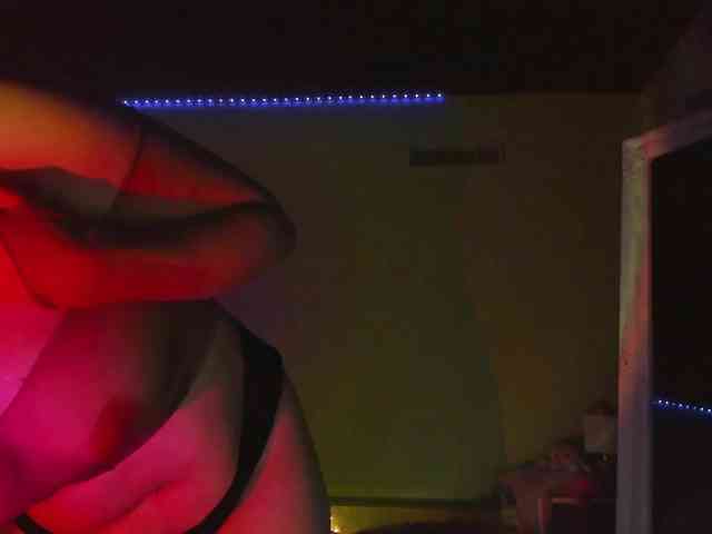 HottyAlba webcam