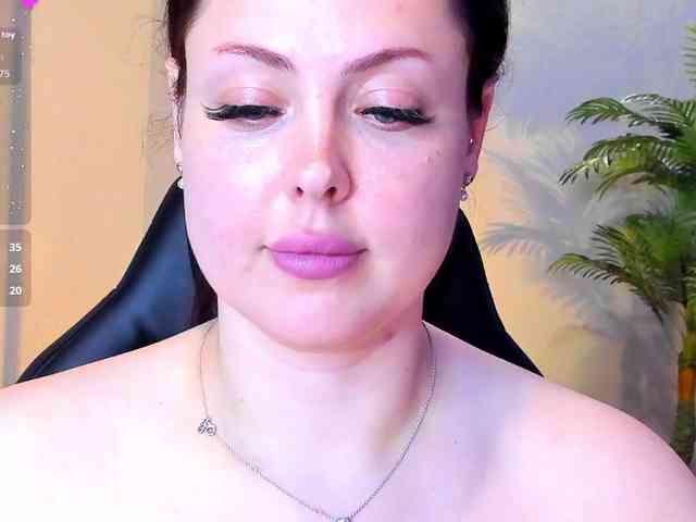 HottyAlba webcam