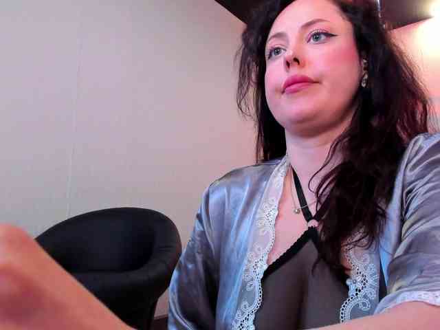 HottyAlba webcam