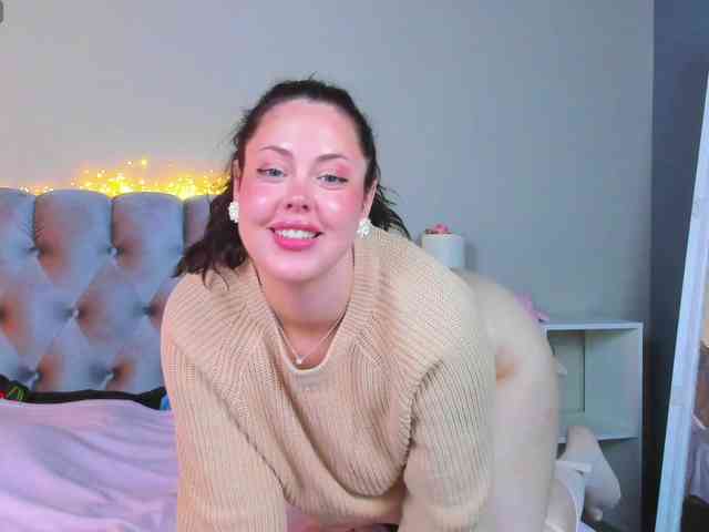 HottyAlba webcam