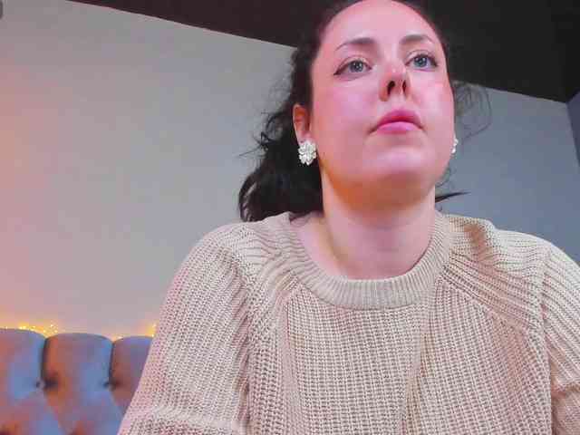 HottyAlba webcam