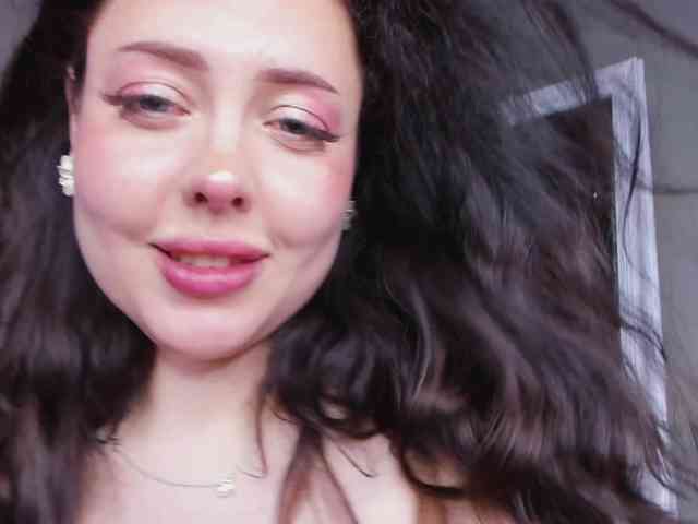 HottyAlba webcam