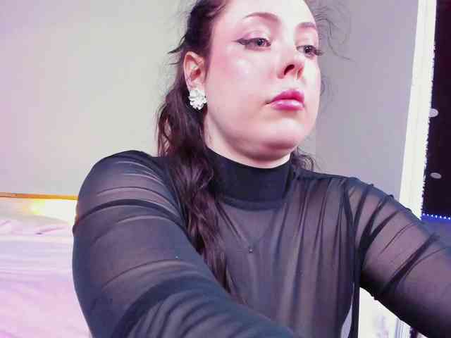 HottyAlba webcam