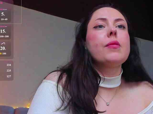 HottyAlba webcam