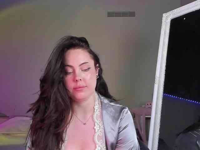 HottyAlba webcam