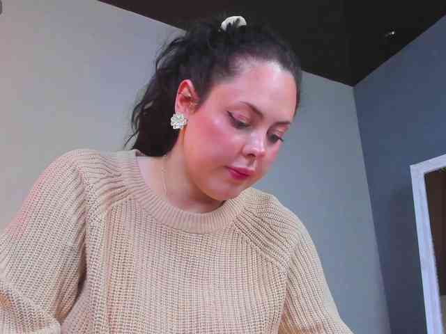 HottyAlba webcam