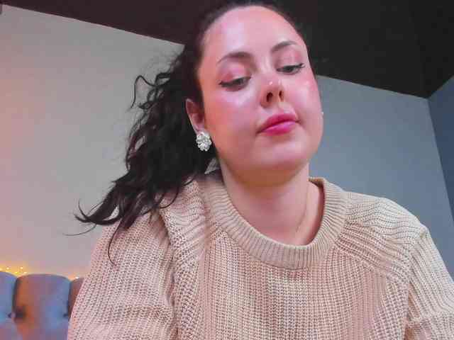 HottyAlba webcam