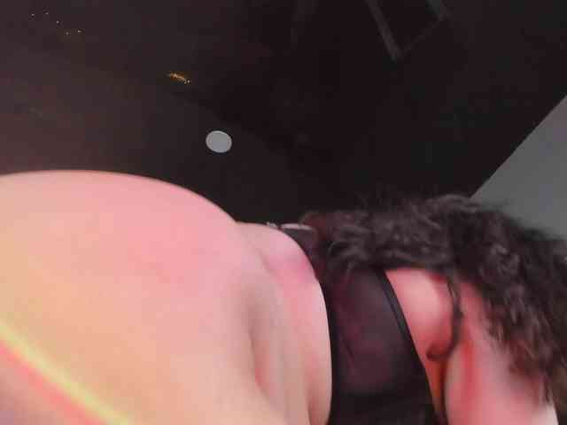 HottyAlba webcam