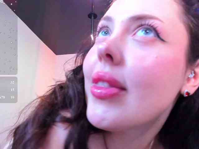 HottyAlba webcam