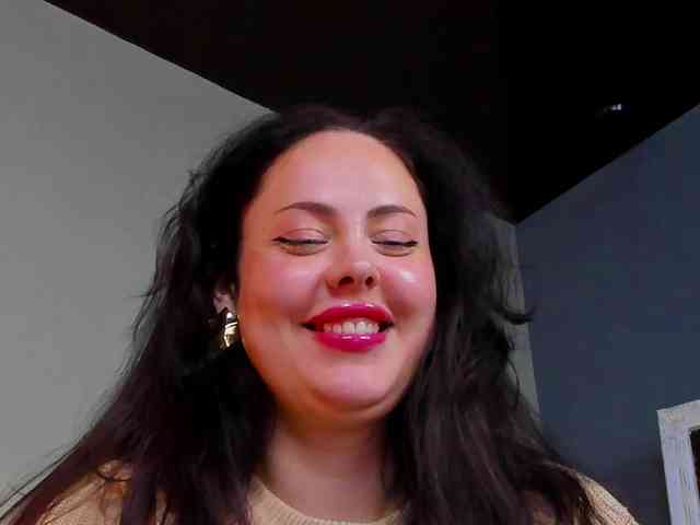 HottyAlba webcam