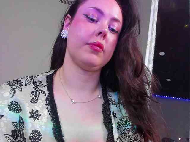 HottyAlba webcam
