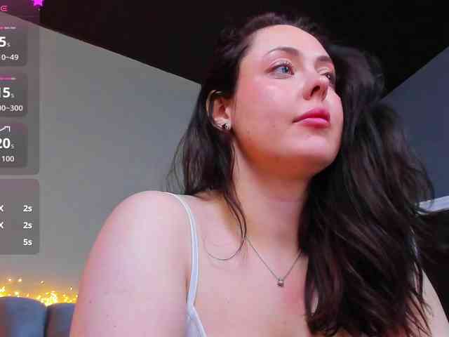 HottyAlba webcam