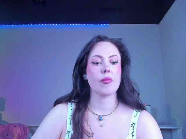 HottyAlba webcam