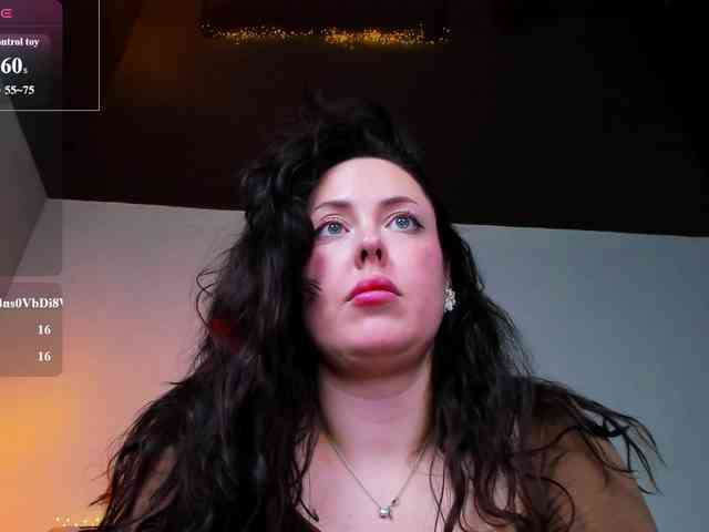 HottyAlba webcam
