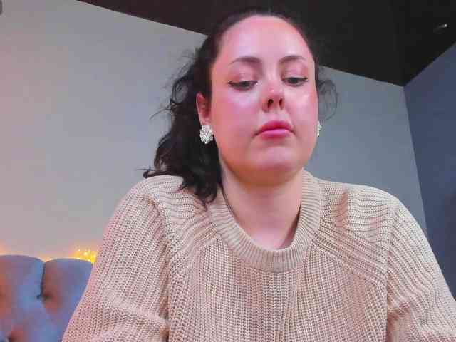HottyAlba webcam