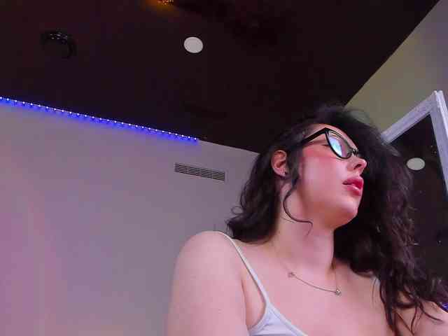 HottyAlba webcam