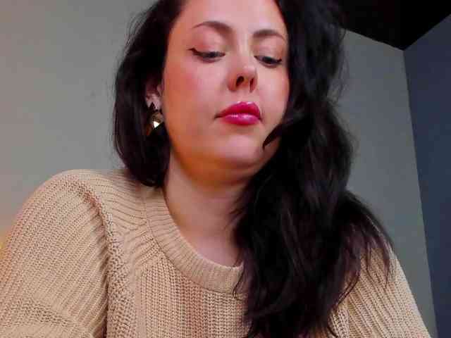 HottyAlba webcam
