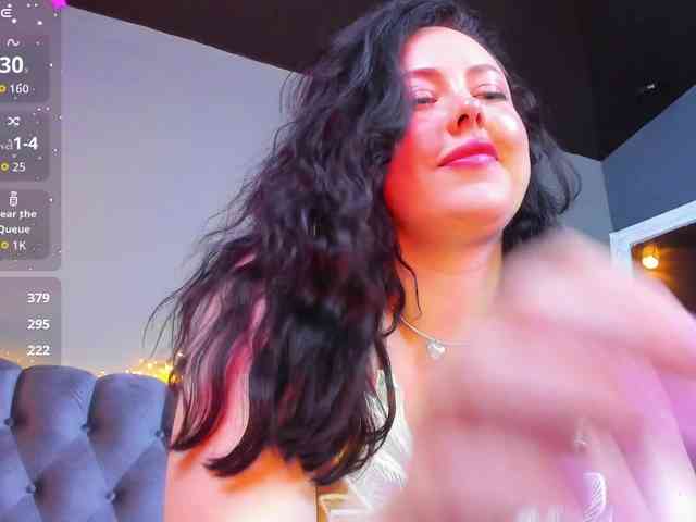 HottyAlba webcam