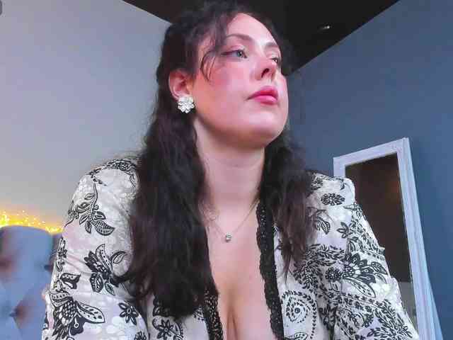 HottyAlba webcam