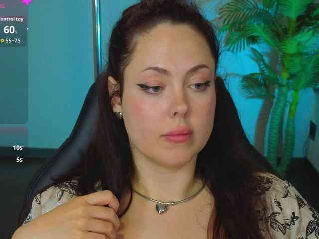 HottyAlba webcam
